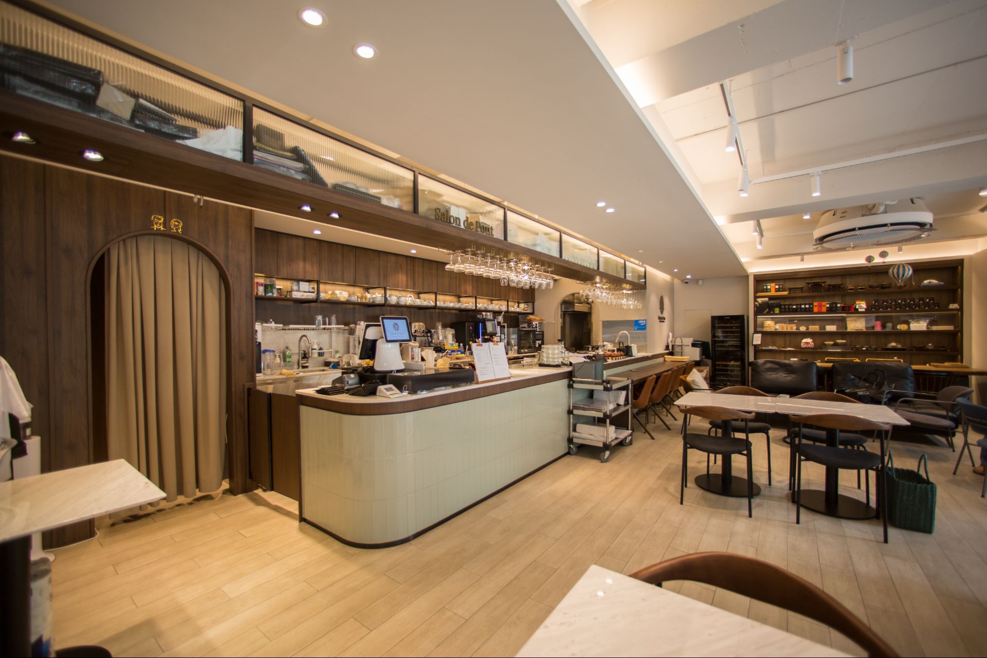 Salong de pont in apgujung interior project image 2