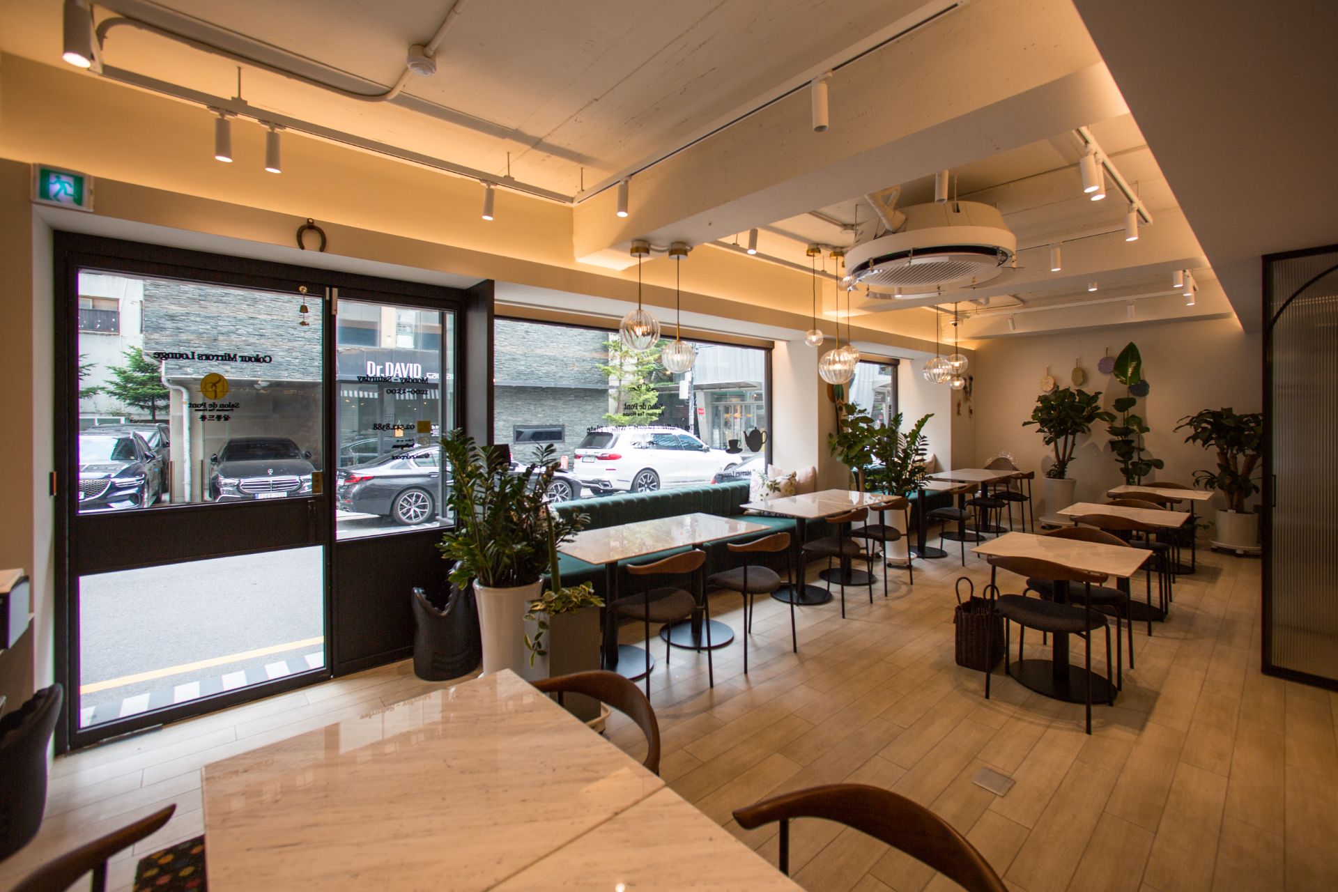 Salong de pont in apgujung interior project image 4