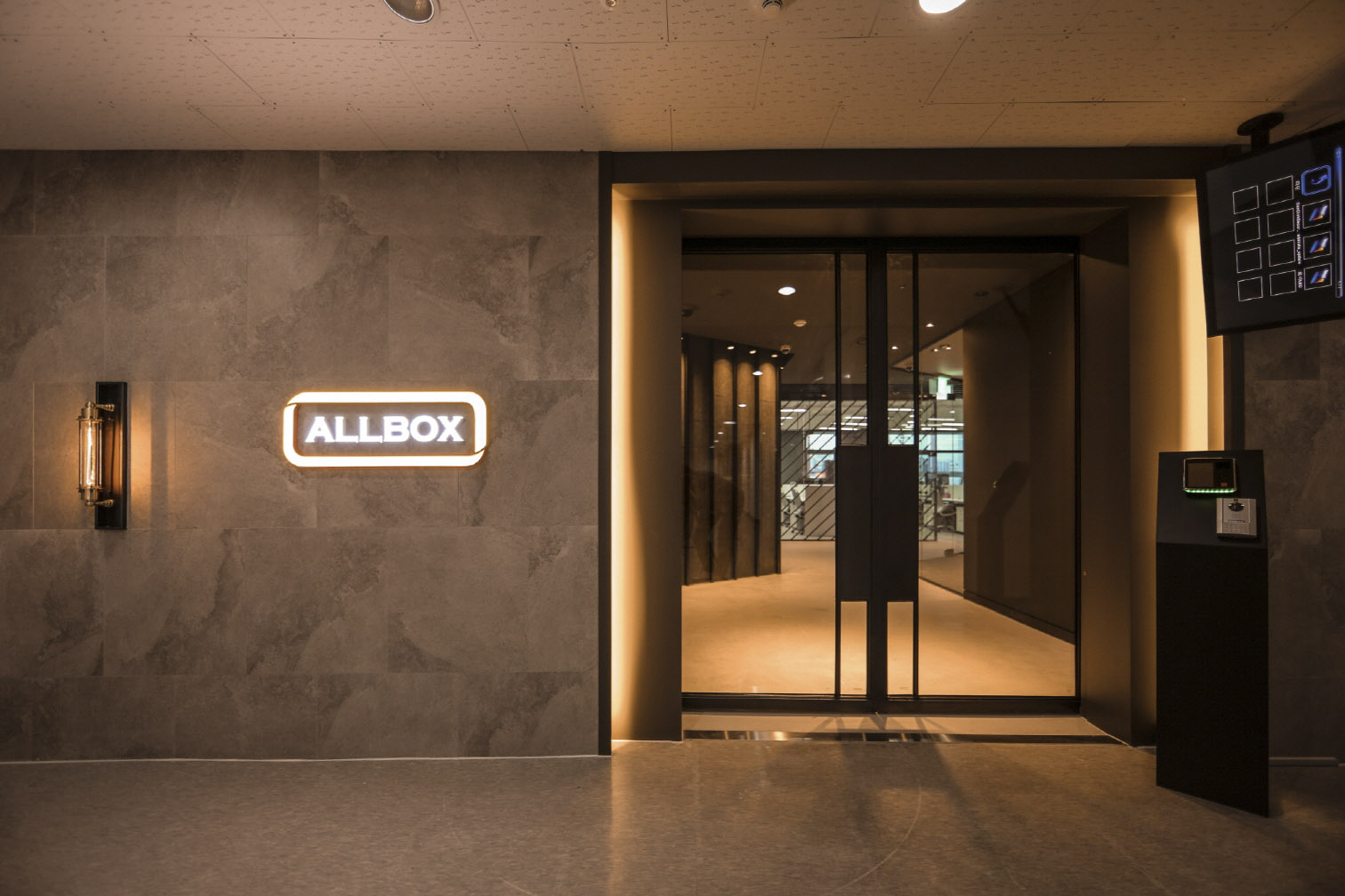 ALLBOX OFFICE interior project image 1