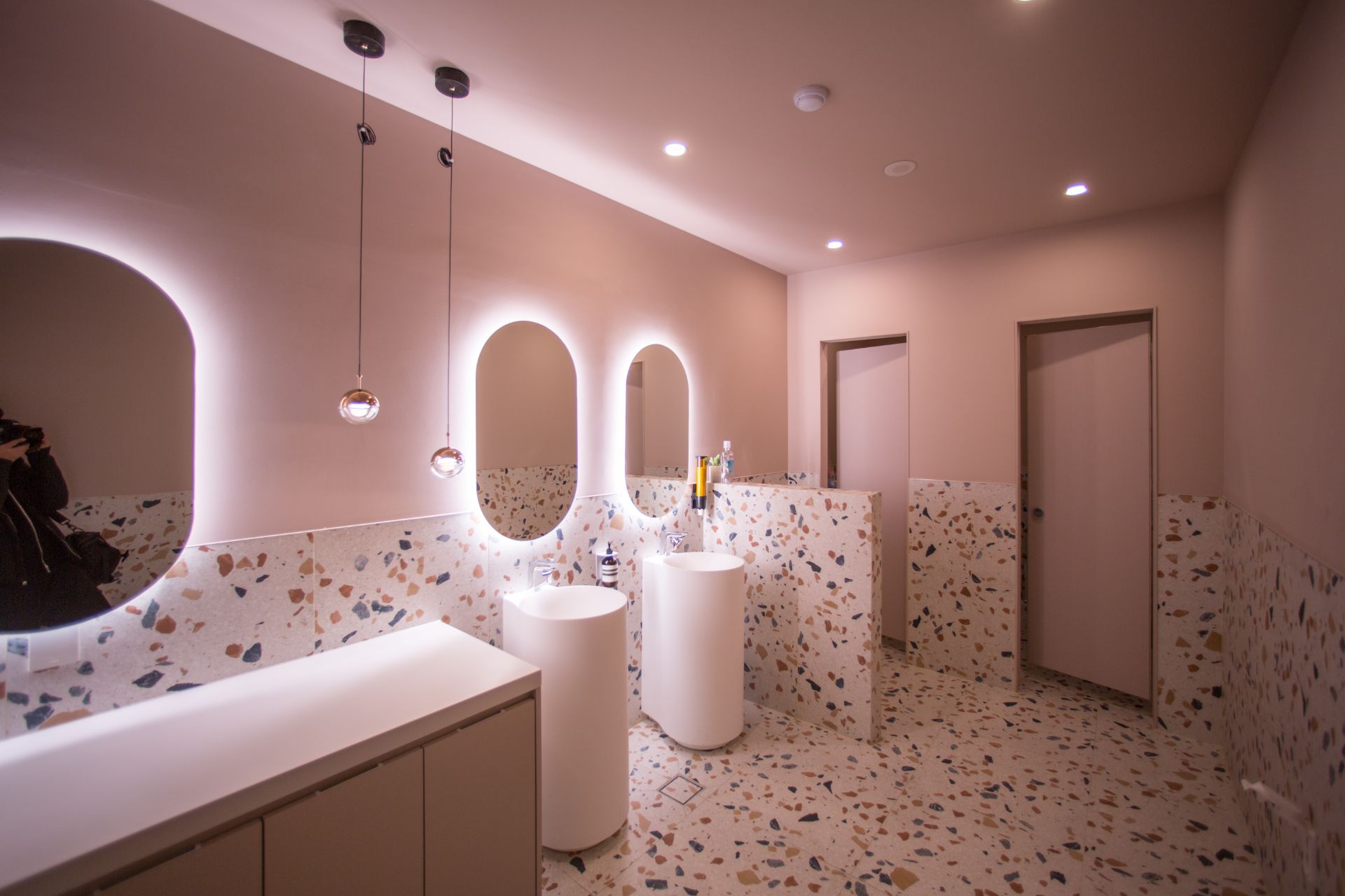 CHAI COMMUNICATION PLATFORM C RESTROOM interior project image 2