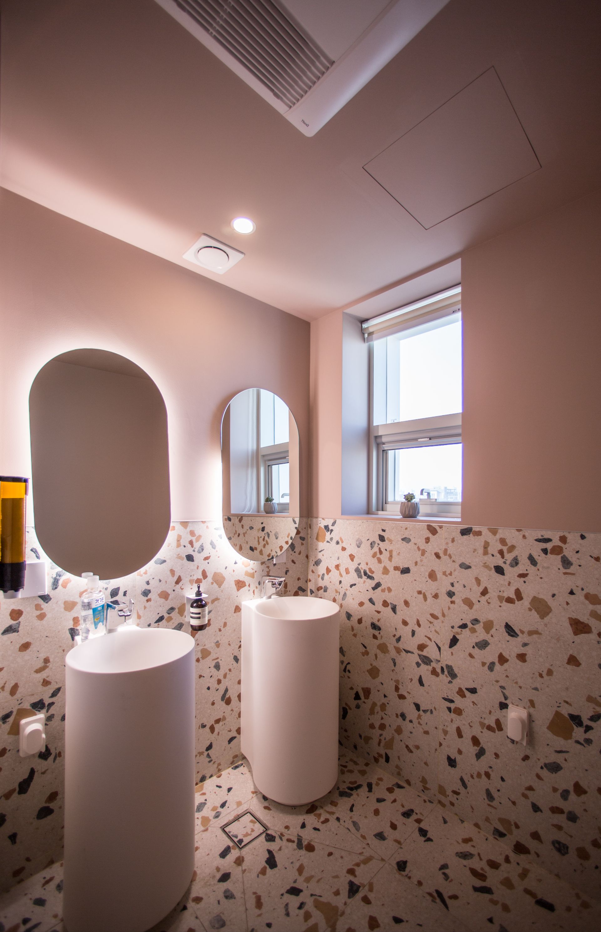 CHAI COMMUNICATION PLATFORM C RESTROOM interior project image 6
