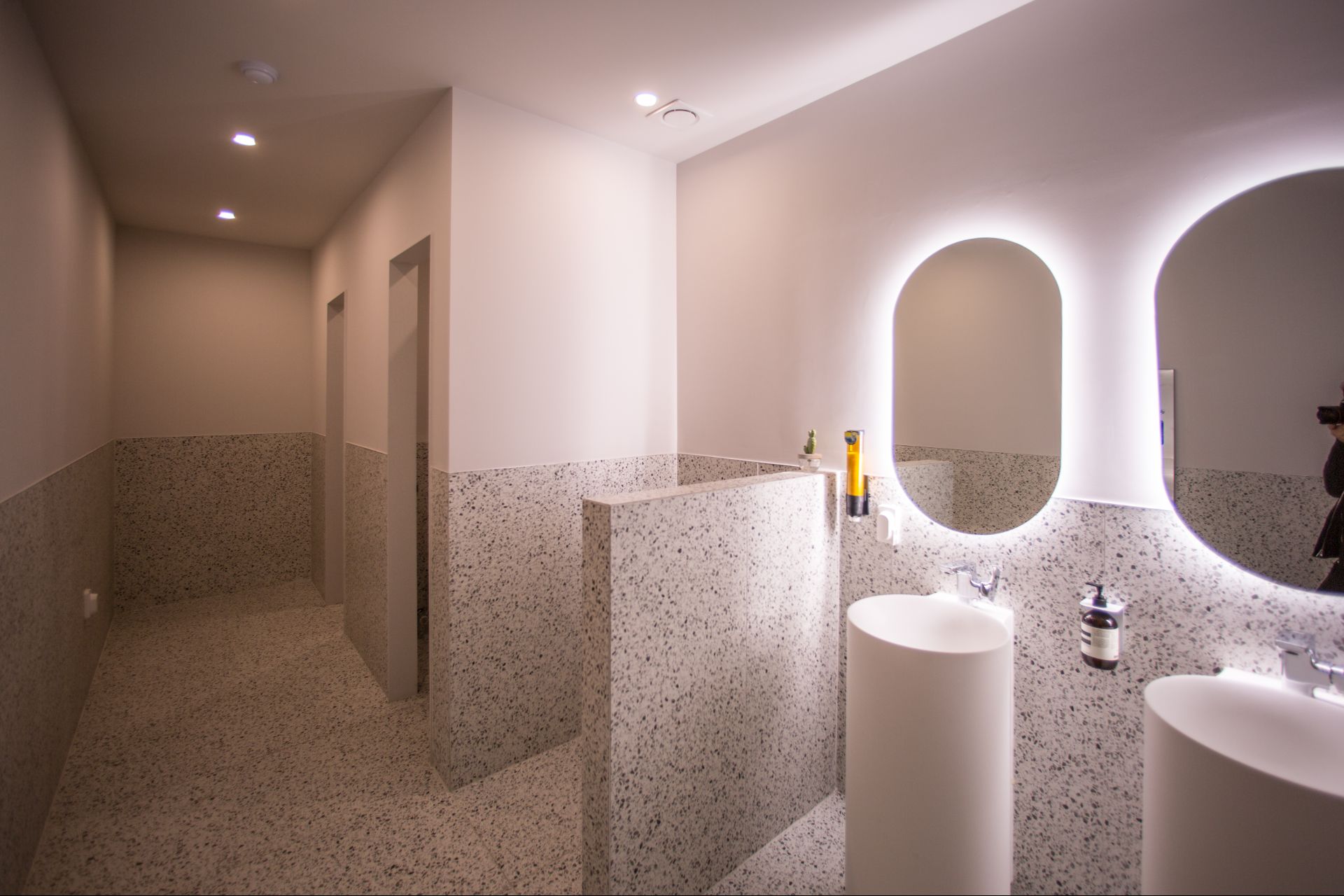 CHAI COMMUNICATION PLATFORM C RESTROOM interior project image 4