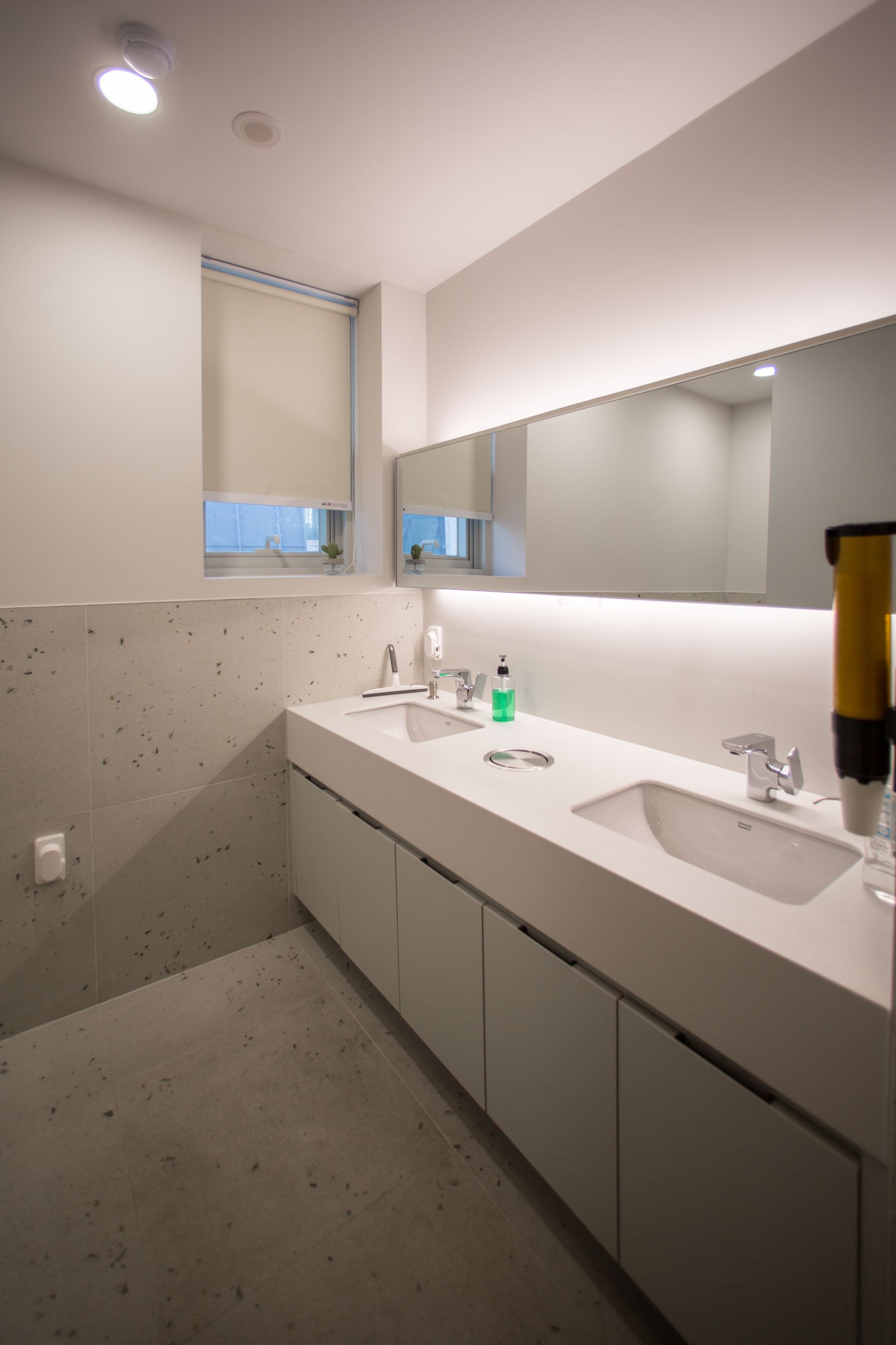 CHAI COMMUNICATION PLATFORM C RESTROOM interior project image 10